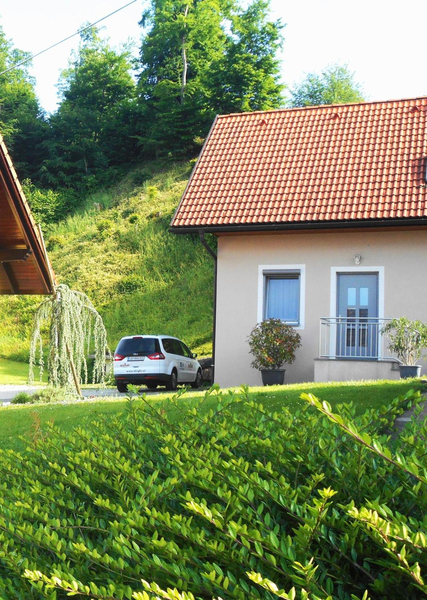 Ferienwohnungen Karin Am Seggauberg Leibnitz Exteriör bild