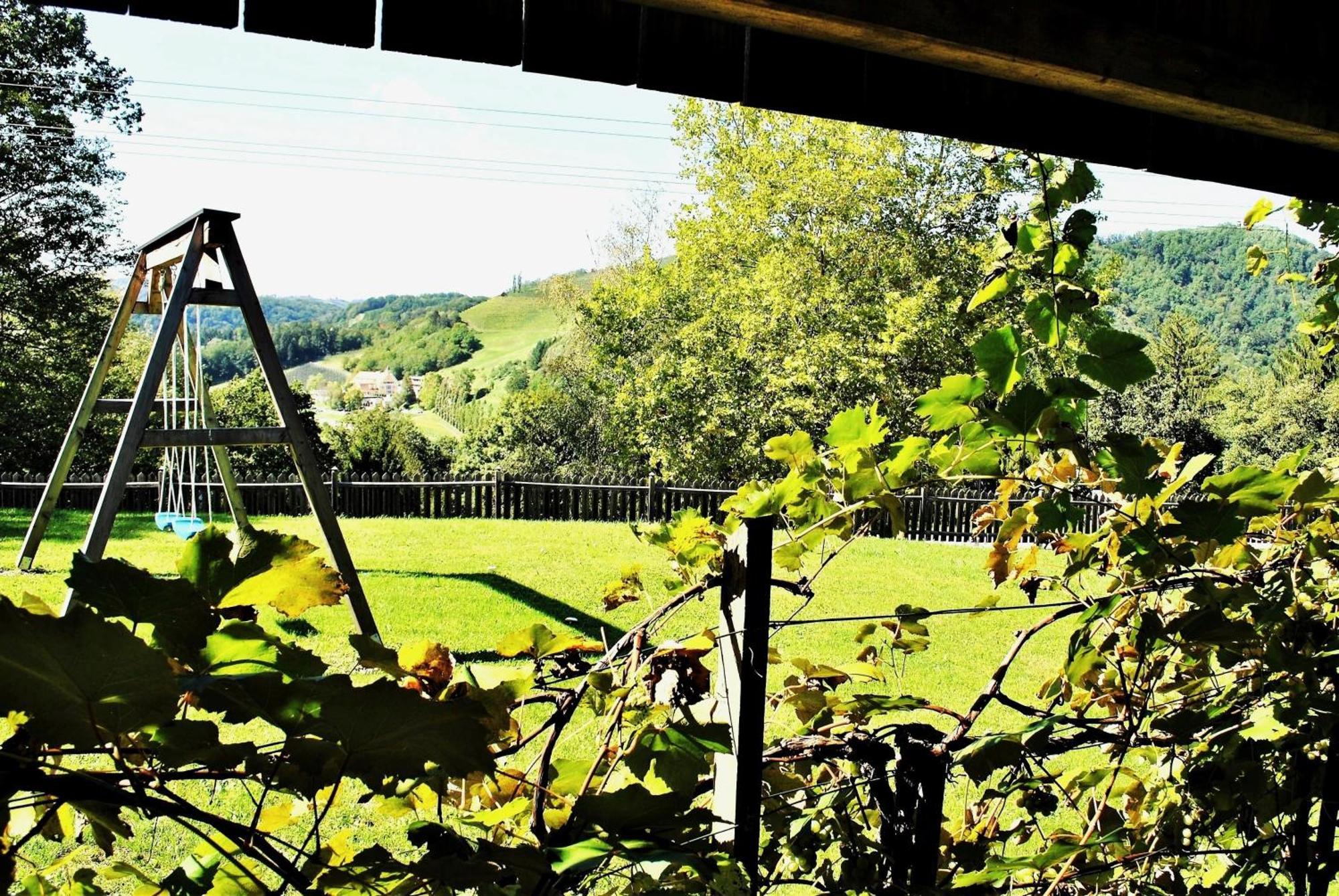 Ferienwohnungen Karin Am Seggauberg Leibnitz Exteriör bild