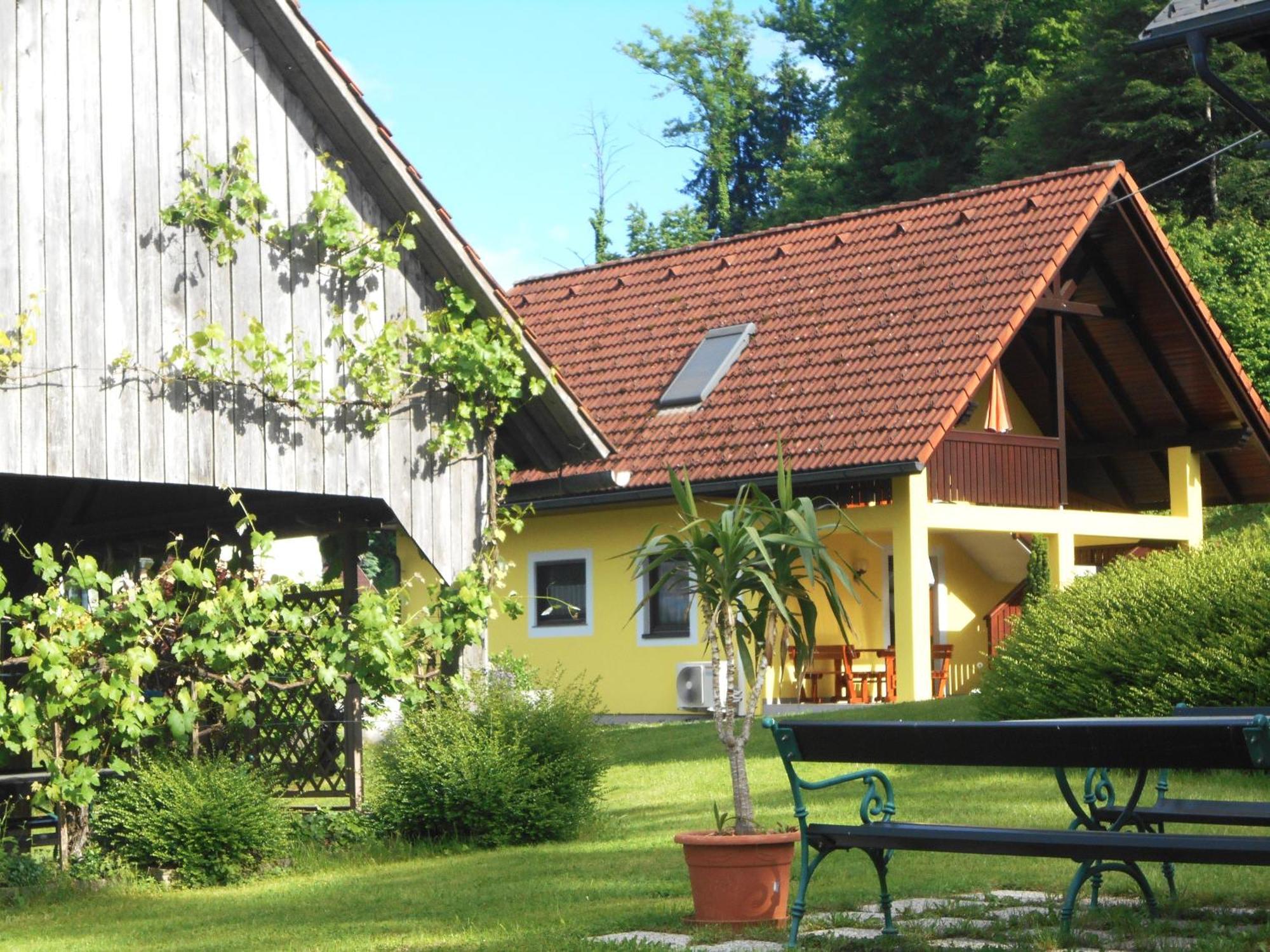 Ferienwohnungen Karin Am Seggauberg Leibnitz Exteriör bild